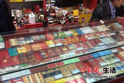 零售店香烟价格上调10% 80后烟民称抽烟习惯难改
